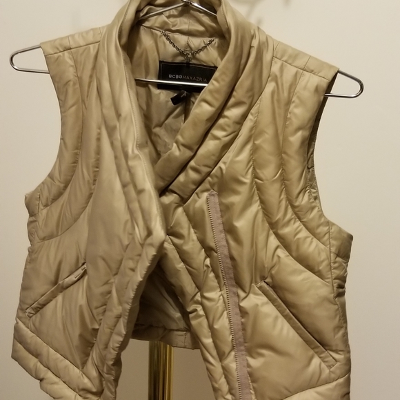 BCBG New Gold Puffer Vest - Picture 5 of 9